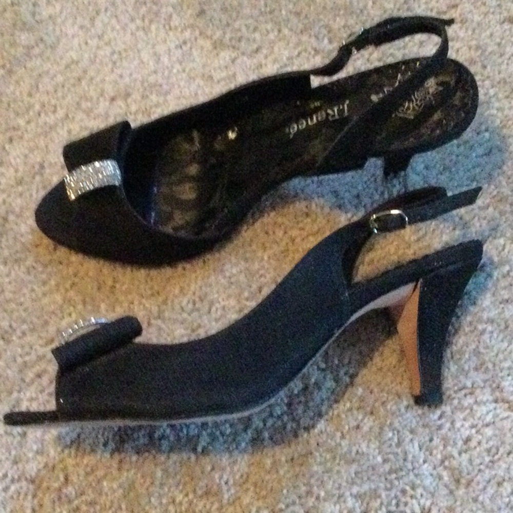 J Renee glimmering black dress heels size 7 1/2M with bow & rhinestone clasp.